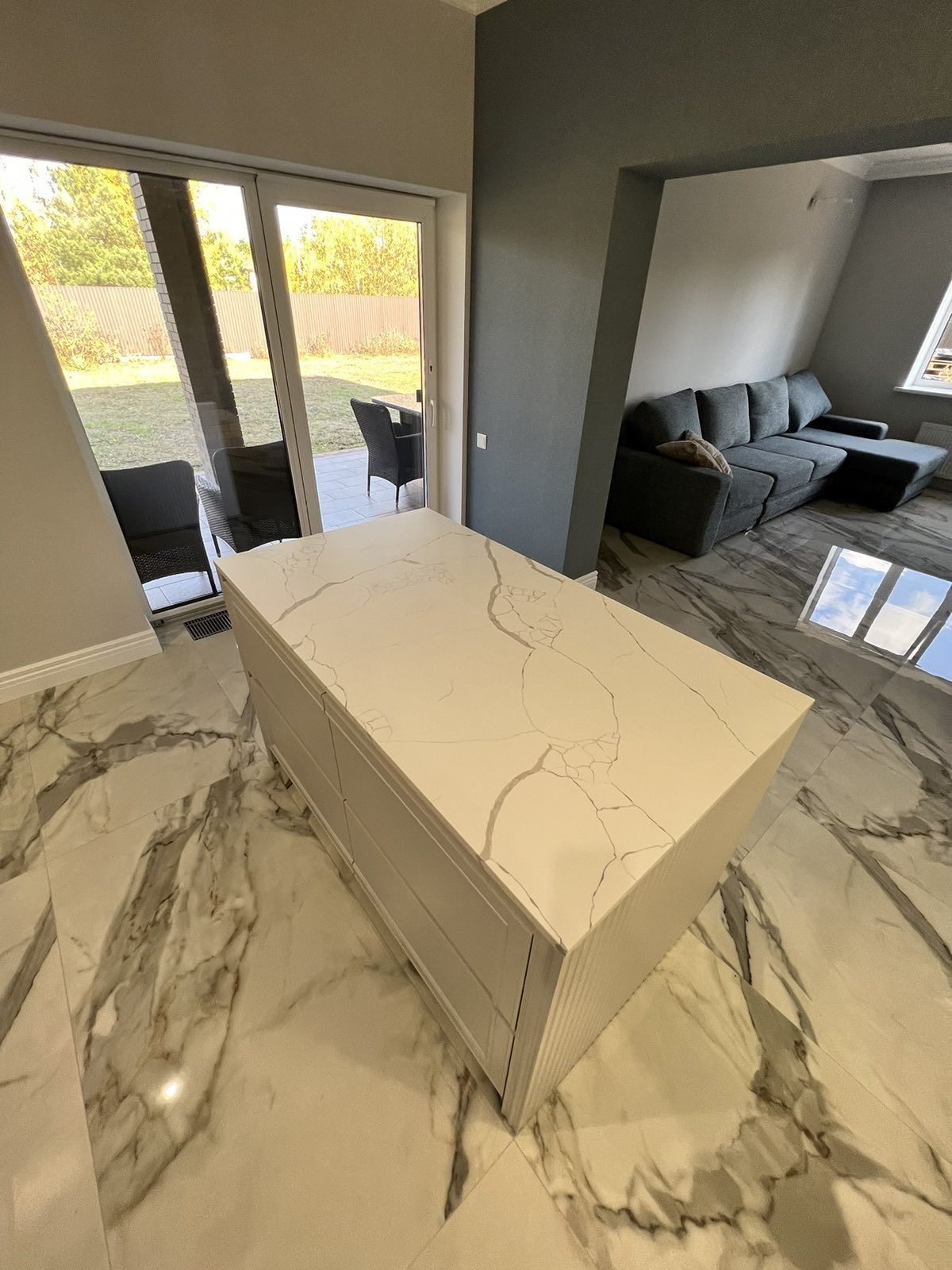 7400 Calacatta Dauphine