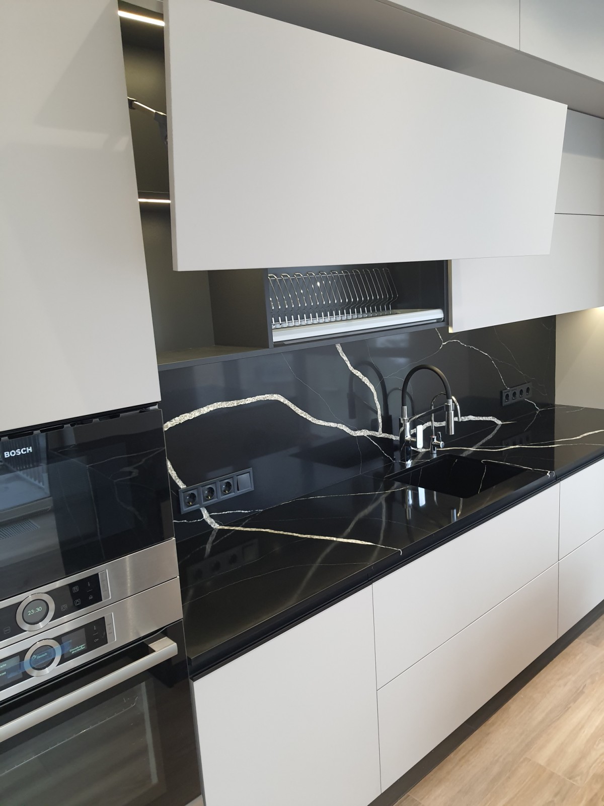 7600 Calacatta Le Noir