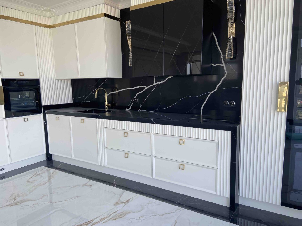 7600 Calacatta Le Noir