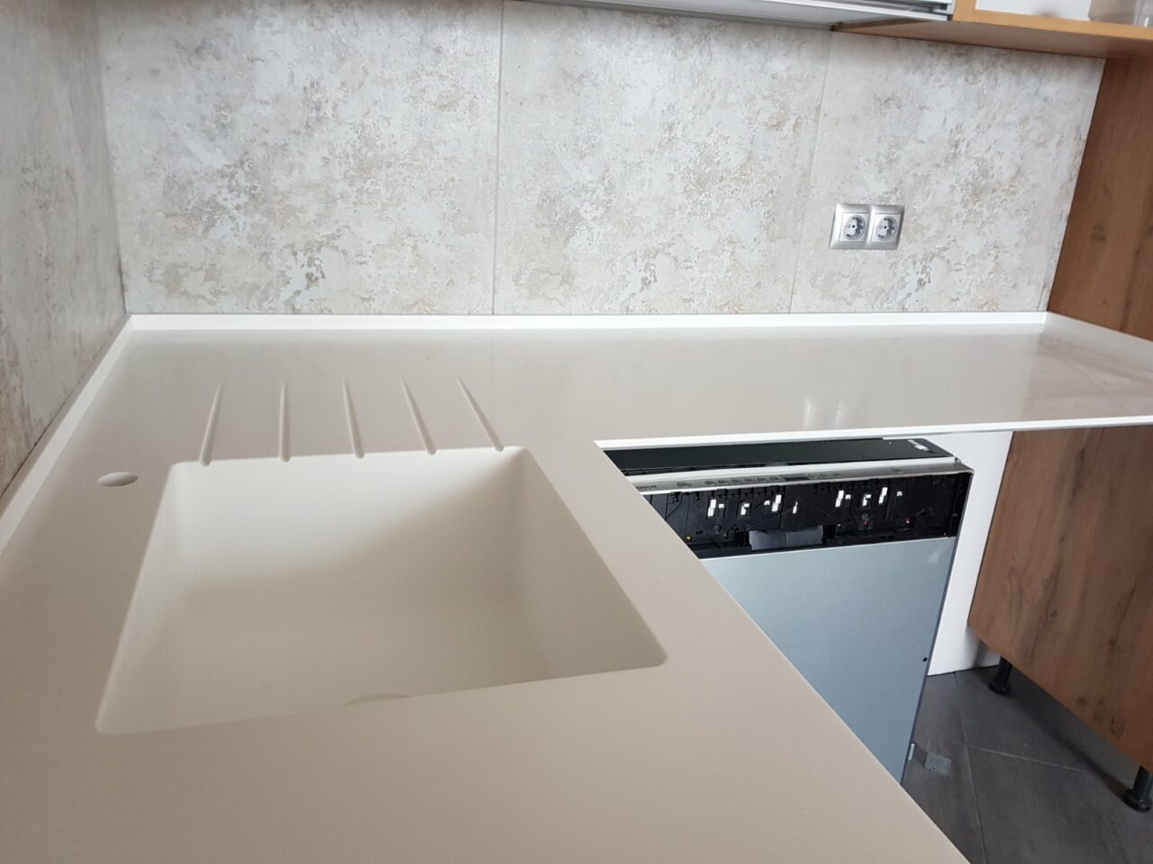 P-104 Pure White