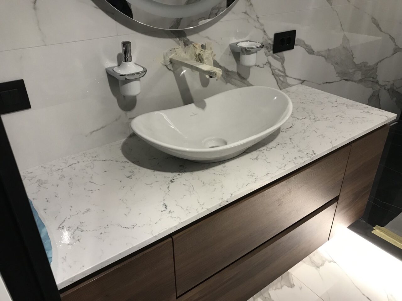 5143 White Attica