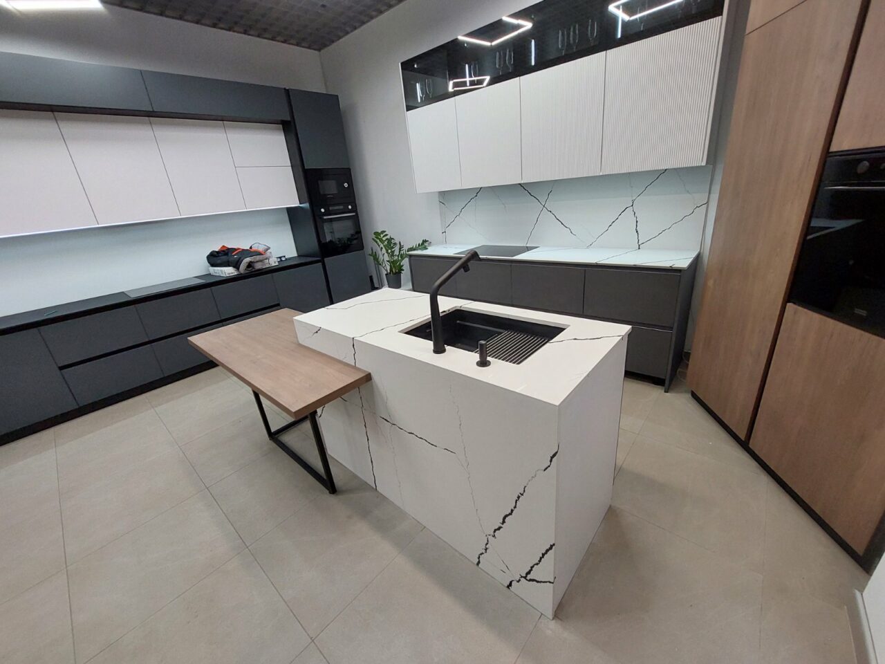 Q840 White Misterio